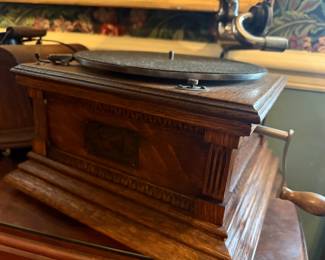 Item #194 1903 Victor Monarch Phonograph w/ Original Horn