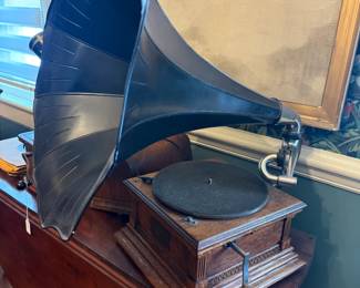 Item #194 1903 Victor Monarch Phonograph w/ Original Horn
