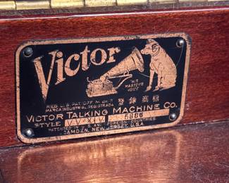 Item #125 1912 Mahogany Victor Record Player&Shelf, First Iteration VV-XIV, No Key, Good Condition, Functional Repaired, 42" 22" 22.5"
