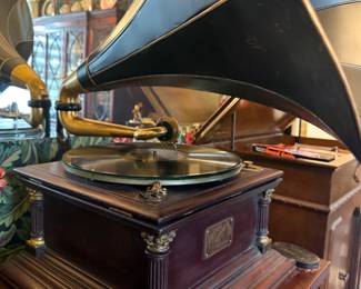 Item #201 1904 Mahogany Victor VI Record Player, Good Condition - Replaced Spring, Repainted Horn