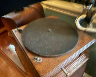 Item #194 1903 Victor Monarch Phonograph w/ Original Horn