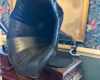 Item #194 1903 Victor Monarch Phonograph w/ Original Horn