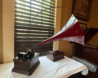 Item #100 Edison Fireside Record Player Model B, Reproduction Horn, Plays 2&4 Minute Cylinders , Good Condition, Functional, 9" 12" Base
