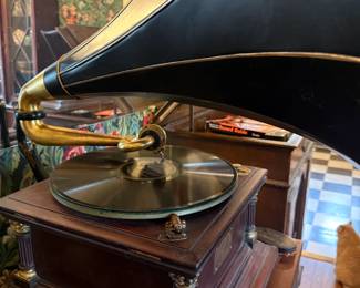 Item #201 1904 Mahogany Victor VI Record Player, Good Condition - Replaced Spring, Repainted Horn