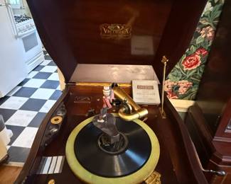 Item #189 Victrola VV-XVII Record Player w/ Key , Pristine Condition, Functional, 48" 21" 23"