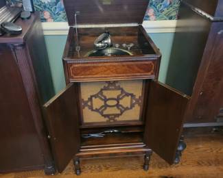 Item #279 Columbia Phonograph Model 613