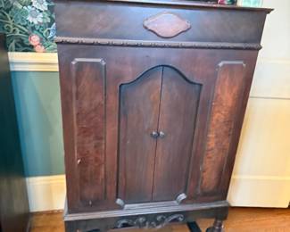 Item #203 1929 Edison Radio/Phonograph Model #C-4 - Last Edison Model Ever Produced , Good, Functional but Needs Capacitors Replaced, 50" 27" 17"