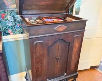 Item #203 1929 Edison Radio/Phonograph Model #C-4 - Last Edison Model Ever Produced , Good, Functional but Needs Capacitors Replaced, 50" 27" 17"