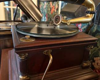 Item #201 1904 Mahogany Victor VI Record Player, Good Condition - Replaced Spring, Repainted Horn