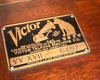 Item #189 Victrola VV-XVII Record Player w/ Key , Pristine Condition, Functional, 48" 21" 23"