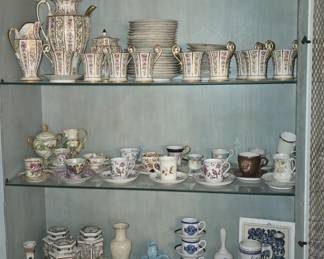 PORCELAIN CUP & SAUCERS COLLECTION