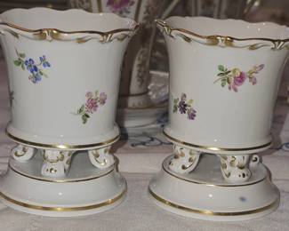 RARE MEISSEN GERMANY PEDESTAL VASES