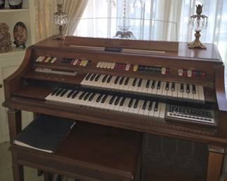 VINTAGE THOMAS ORGAN