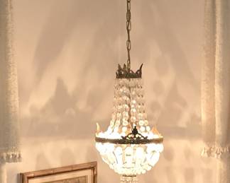 VINTAGE CRYSTAL HOLLYWOOD REGENCY HANGING LIGHT FIXTURES