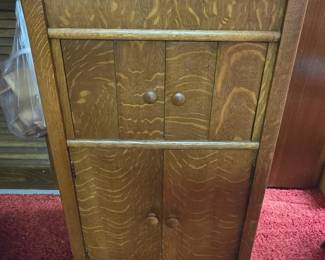 ANTIQUE OAK FLOOR MODEL VICTROLA
