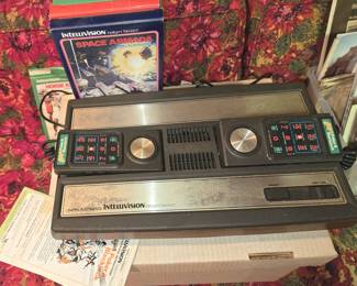 ORIGINAL INTELLIVISION GAME CONSOLE & GAMES