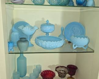 LARGE COLLECTION OF FENTON GLASS
