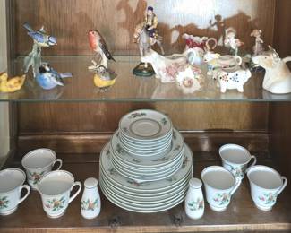NORITAKE HOLLY DINNERWARE