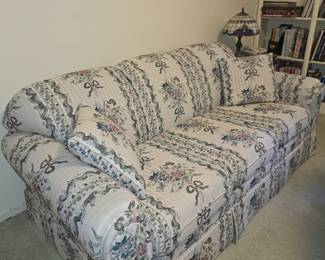 LOVESEAT HIDE-A-BED