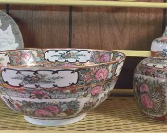 VINTAGE ROSE MEDALLION ITEMS