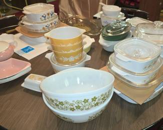 COLLECTION OF VINTAGE PYREX