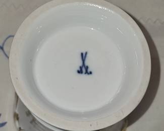 DRESDEN CROSSED SWORD MARK ON VASES