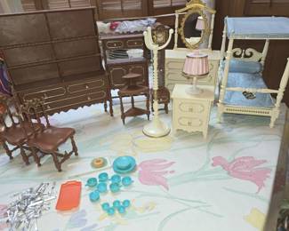 VINTAGE ITALIAN DOLL FURNITURE