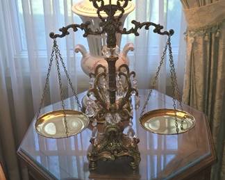 VINTAGE SCALE & PORCELAIN TABLE LAMP
