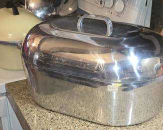 N.O.S. MAGNALITE 17QT ROASTER. ORIGINAL PRICE STICKER! CLUB ALUMINUM ROASTER