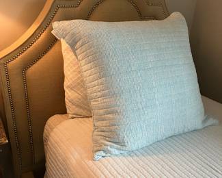 Two twin beds for sale 