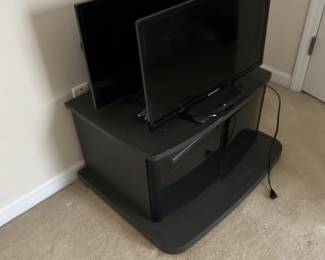 Small tvs and tv stand.