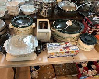 Lots of kitchen goodies. 