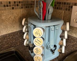 Great kitchen organizer. 