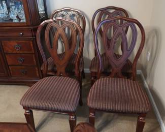 table has 6 chairs