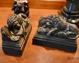 Lion bookends