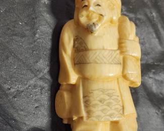 ANTIQUE IVORY NETSUKI 