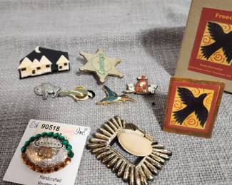 VINTAGE PINS AND BROOCHES