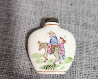 ANTIQUE ASIAN SNUFF BOTTLE