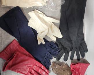 VINTAGE GLOVES