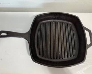 Lodge cast iron skillet