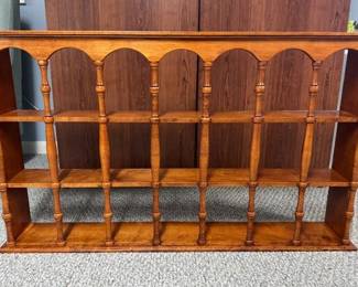 Wall shelf for figurines
