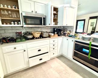 Kitchen appliances/dishes