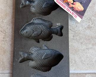 Rare Lodge Fish Cornbread Pan