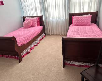 Twin Sleigh Bed Set