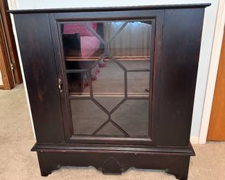 Quilt/Curio Cabinet 