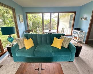 Like new beautiful couch