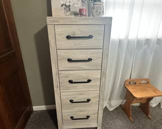 Lingerie chest of drawers