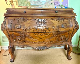 Bombay chest
