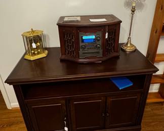 Multi function turntable/cd/radio
Tv stand