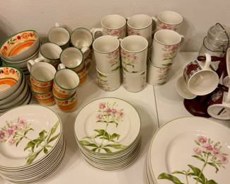 Many different dish sets